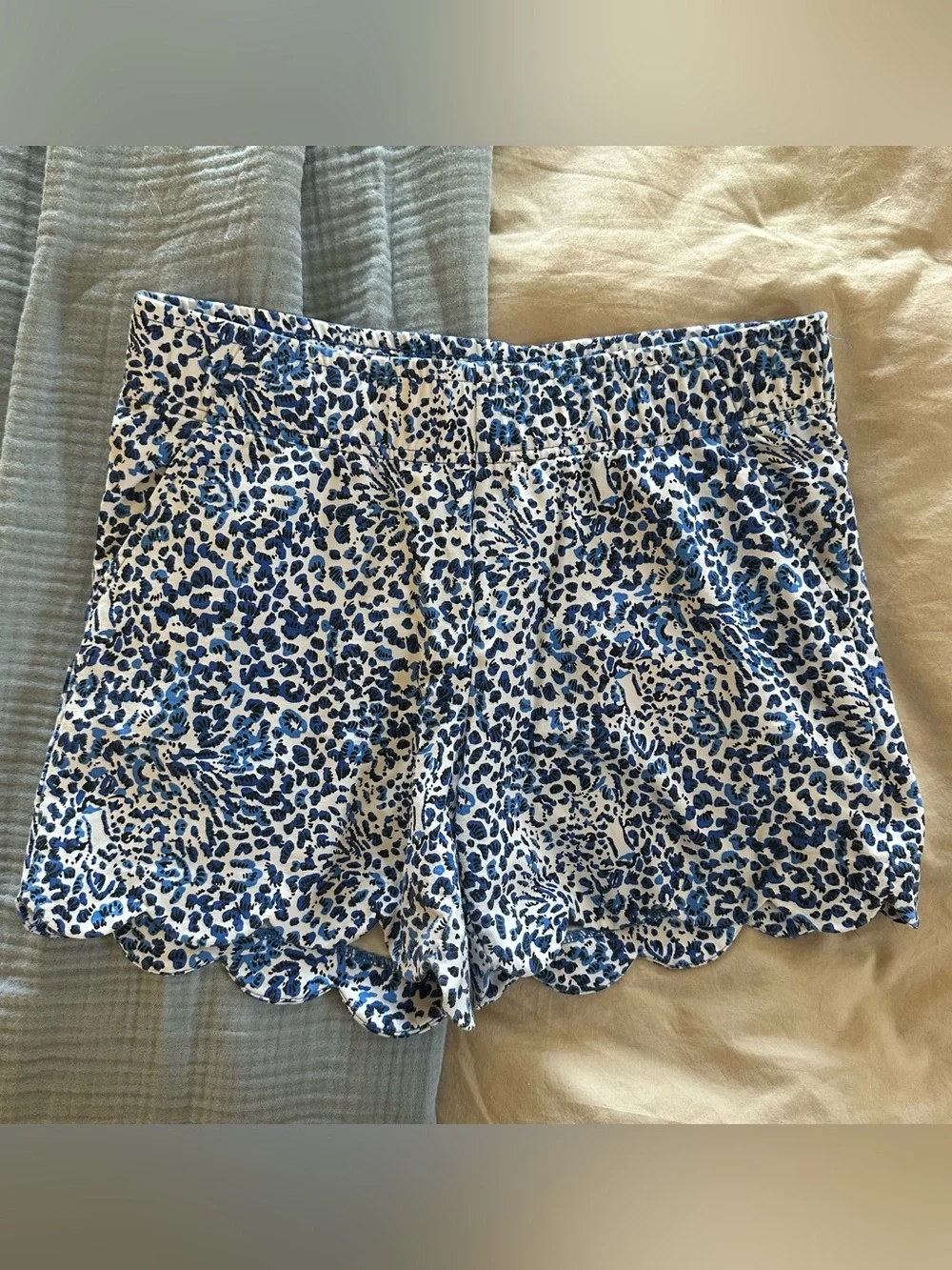 Lily Pulitzer Blue Leopard Print Scallop Hem Women's Shorts - Picture 2 of 6